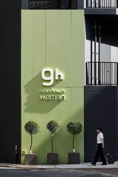 nine hours Woman Shinjuku